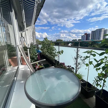 Zentrale, Helle Mit Balkon! Ideal Fuer Messe, Business Und Staedtereise Appartamento *